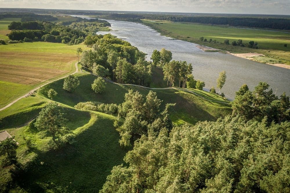 Sudargo piliakalniai