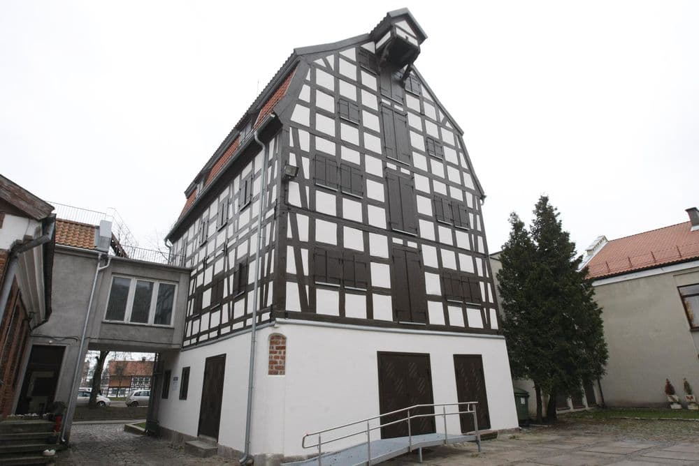 Meno kiemas ir fachverkinių pastatų kompleksas #2