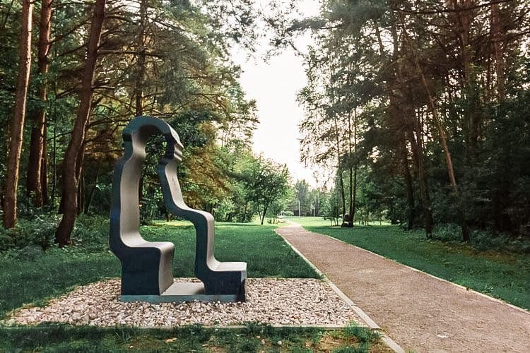 Antakalnio suoliukų-skulptūrų parkas