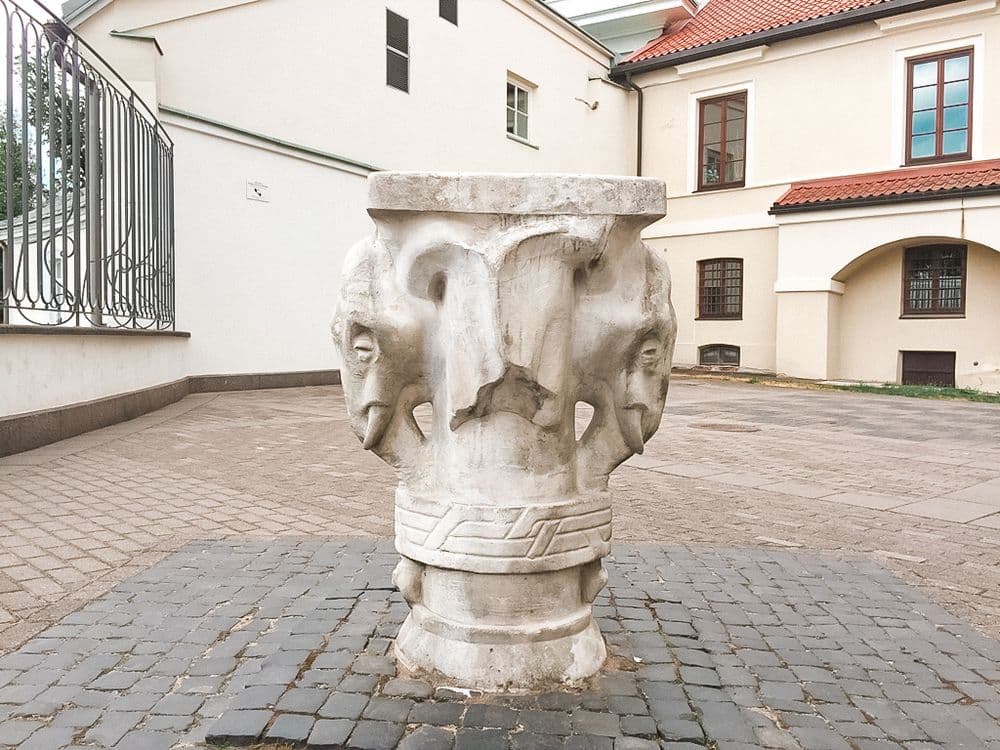 Skulptūra „Alumnato drambliukai“