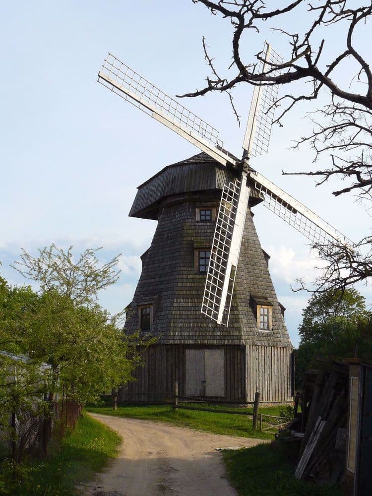 Pilaitės vėjo malūnas