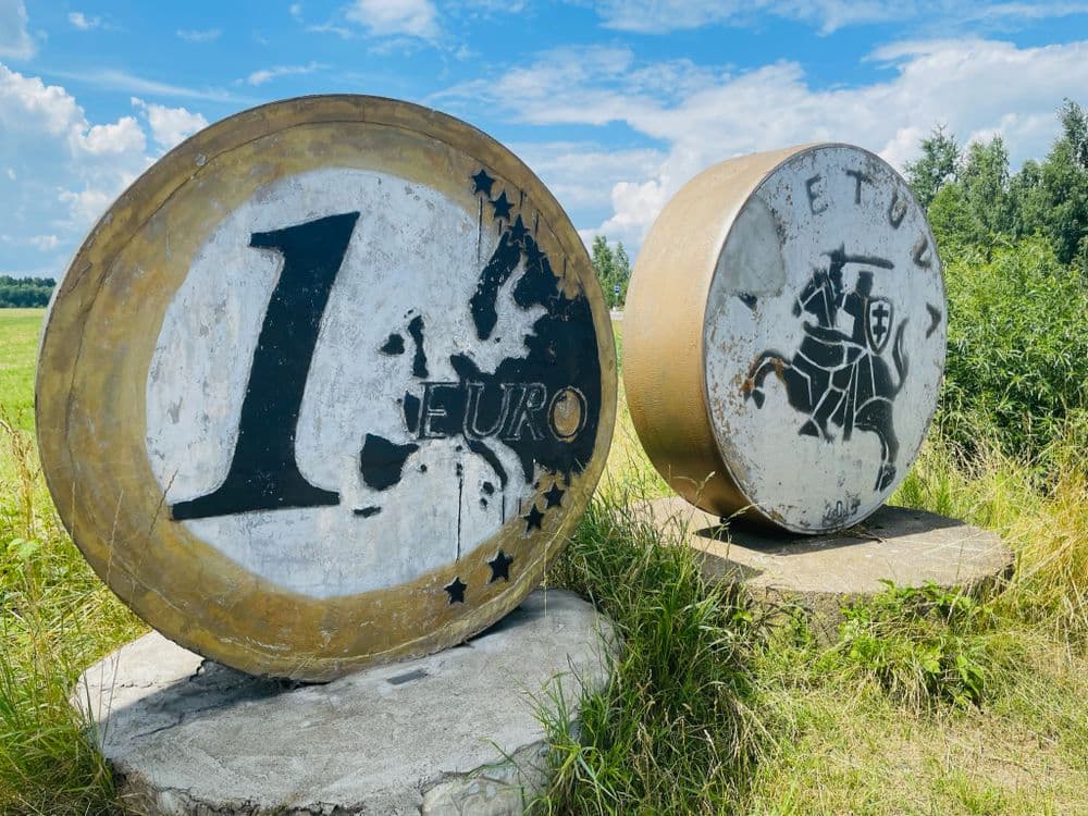 Paminklas litui ir eurui