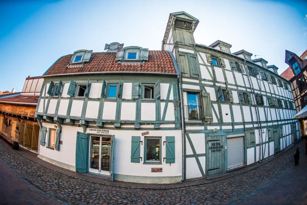 Meno kiemas ir fachverkinių pastatų kompleksas