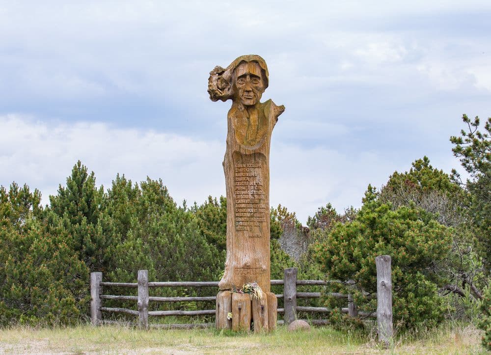 L. Rėzos skulptūra prie Pervalkos