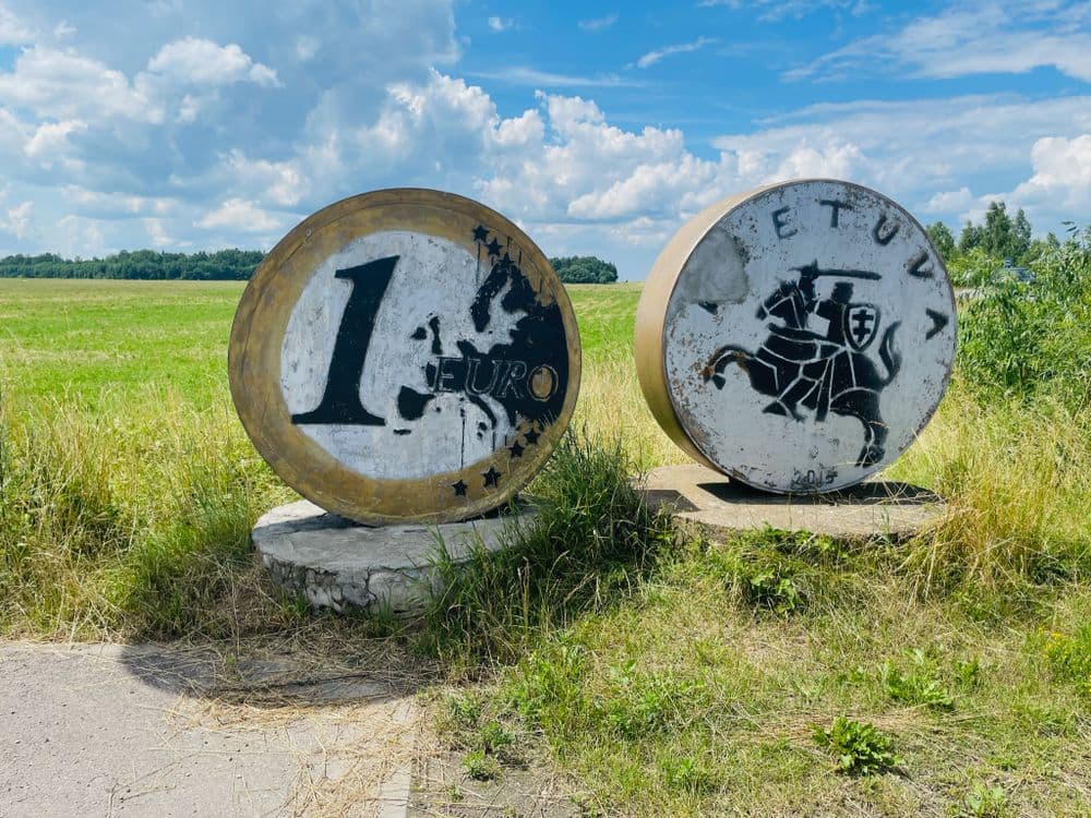 Paminklas litui ir eurui #3