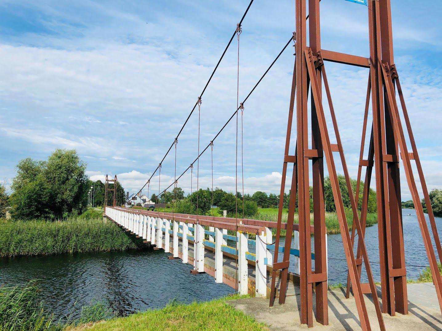 Rusnės kabantis tiltas per Pakalnės upę
