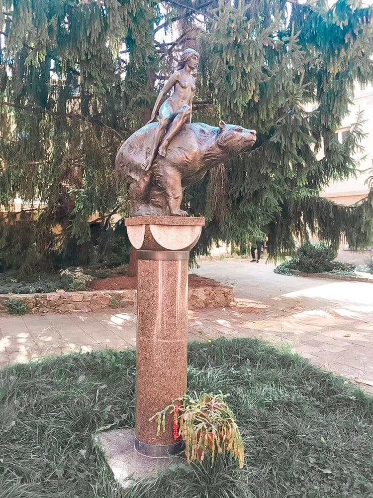 Skulptūra „Medeinė“