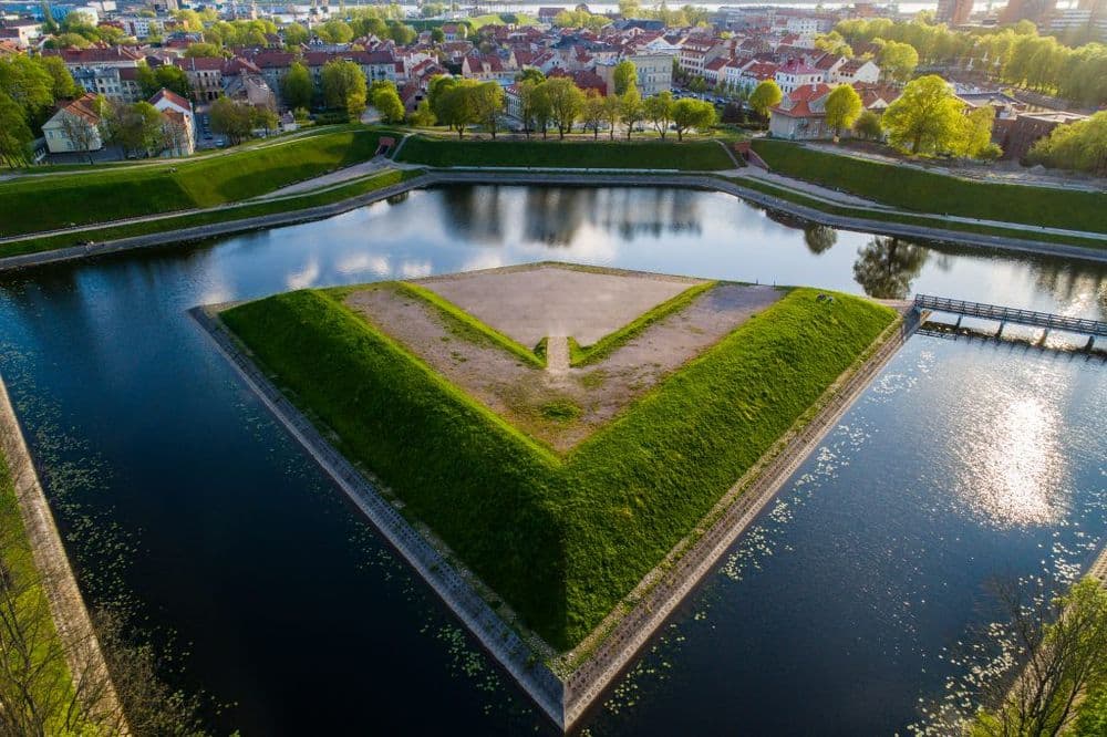 Klaipėdos bastinioniai įtvirtinimai ir Jono kalnelis