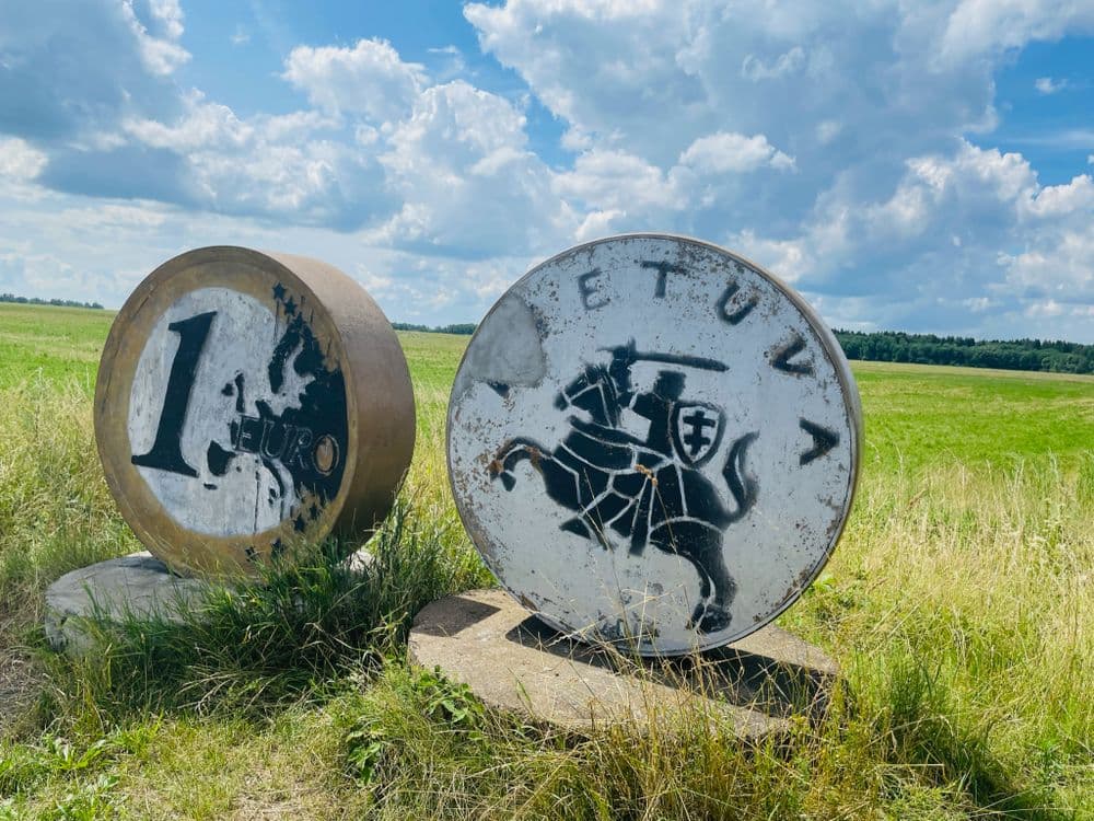 Paminklas litui ir eurui #2