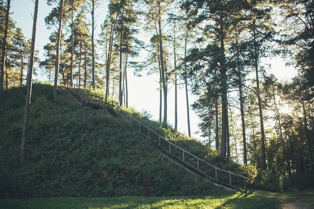 Ginučių piliakalnis