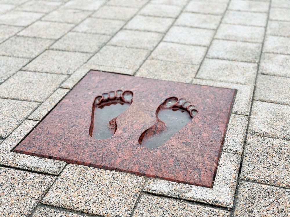 Plytelė „Dvi pėdos“